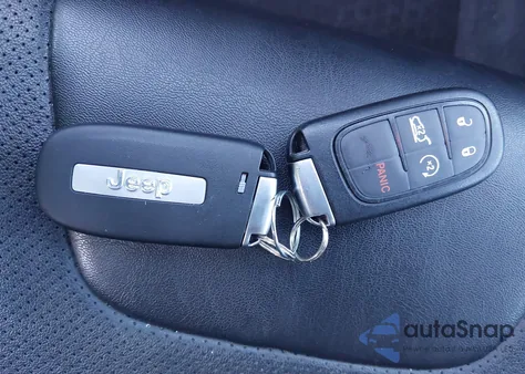 2023 Jeep Cherokee Trailhawk 4X4 z USA, uszkodzony, nr VIN 1C4PJMBN0PD111937